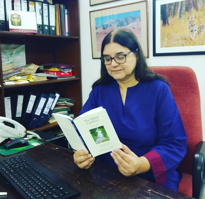 Maneka Gandhi on reading mode