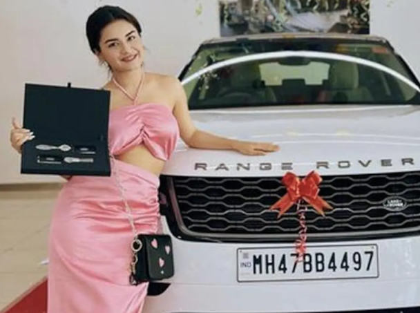 Avneet Kaur with Car Range Rover 