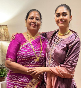 Mrunal Thakur with Mother (Vandana Thakur)